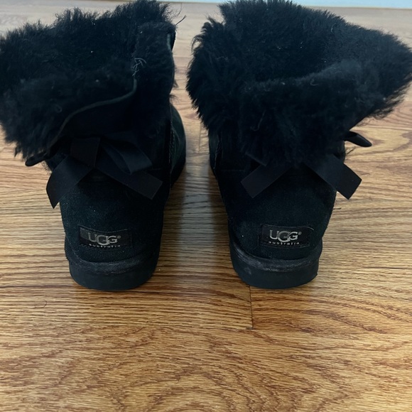 Used UGGS - Picture 2 of 5